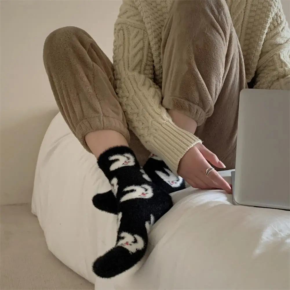 1 Пара креативных осенне-зимних женских носков, утолщенные имитационные норковые бархатные носки средней длины, плюшевые носки с рисунком кролика и вишни - 2