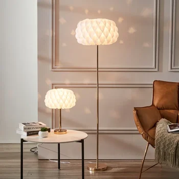 Настольная лампа Прикроватная Лампа для спальни Доступный Роскошный Стиль Современный Минималистичный Креативный Торшер для гостиной Advanced Sense