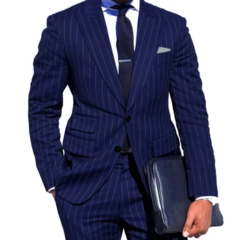 Мужской костюм в меловую полоску, сшитый на заказ Светло-темно-синий мужской костюм в полоску с карманом для билетов, сшитый на заказ однобортный костюм с козырьком на лацкане