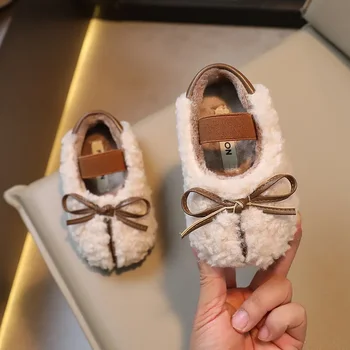 Обувь для маленьких девочек из плюша, детская мода 2023 года, теплая однотонная зимняя повседневная обувь на нескользящей платформе с бантом, простая японская детская обувь